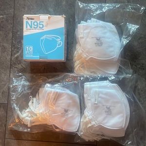 40 KN95 face mask it includes 4 bundles of 10.